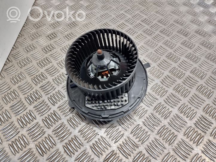 Volkswagen Touran III Heater fan/blower 5WB819021A