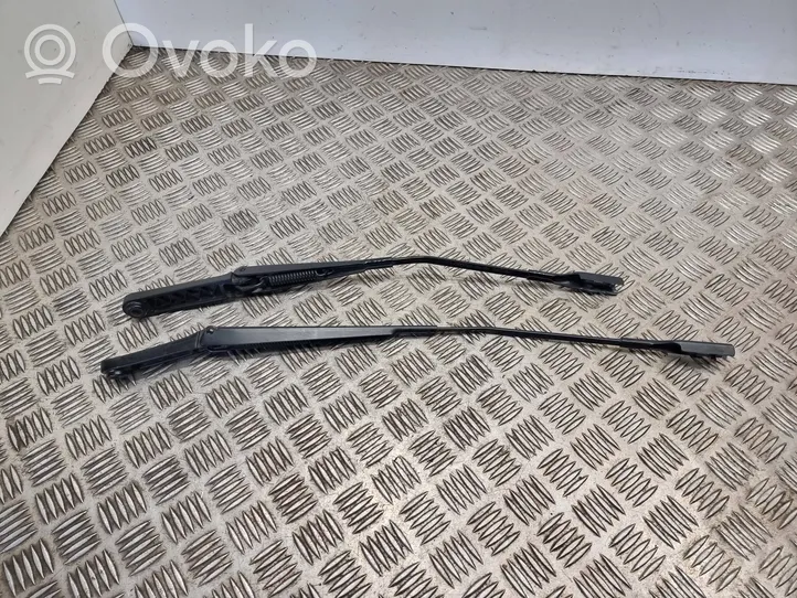 Audi A1 Front wiper blade arm 8x1955408