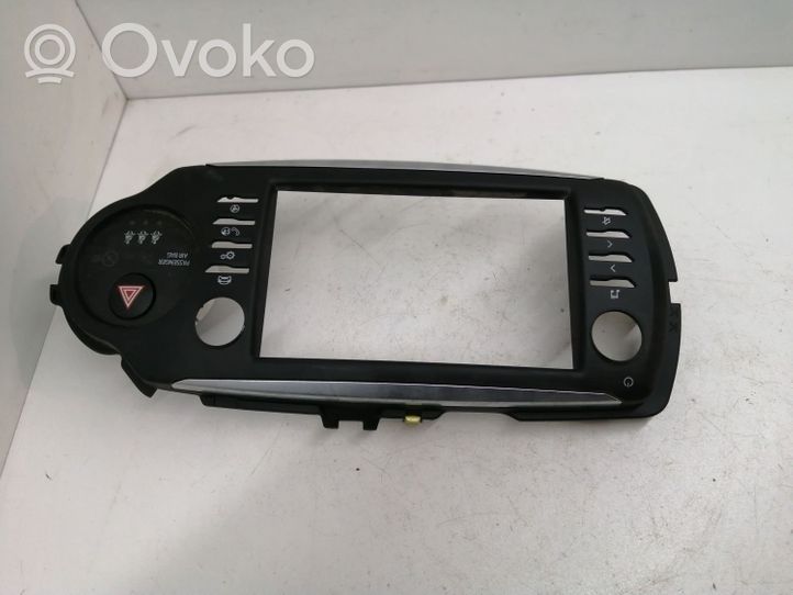 Toyota Yaris Cadre, panneau d'unité radio / GPS 864510D060