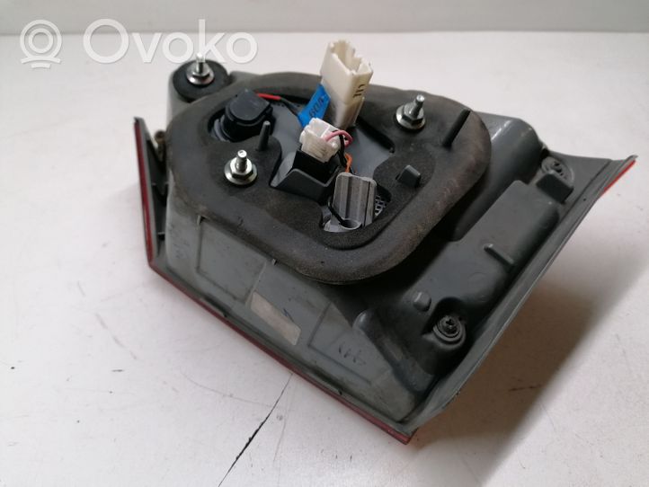 Toyota Auris E180 Lampy tylnej klapy bagażnika 924033Z5