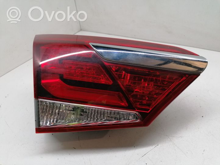 Toyota Auris E180 Lampy tylnej klapy bagażnika 924033Z5