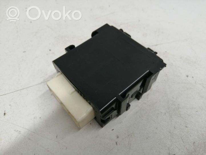 Toyota Auris E180 Module relais lève-vitre 8594002060