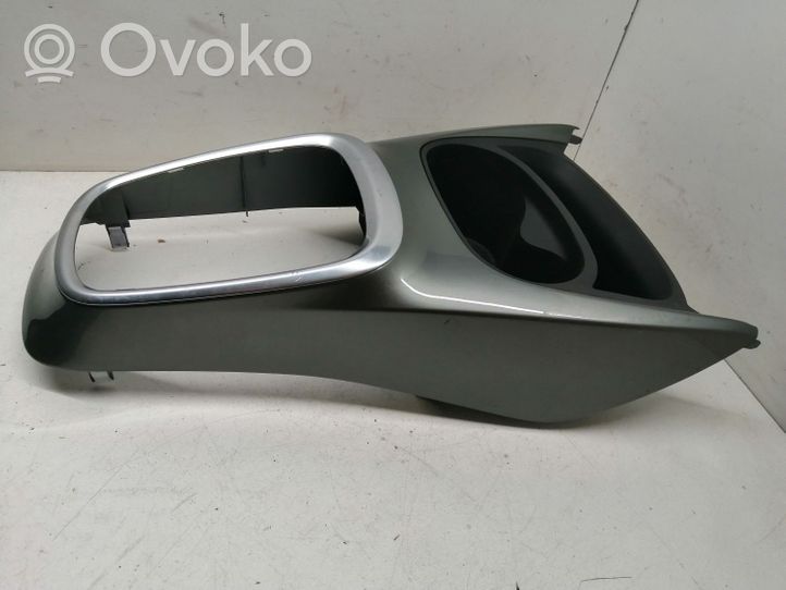 Toyota Yaris Kita centrinė konsolės (tunelio) detalė MOU021398