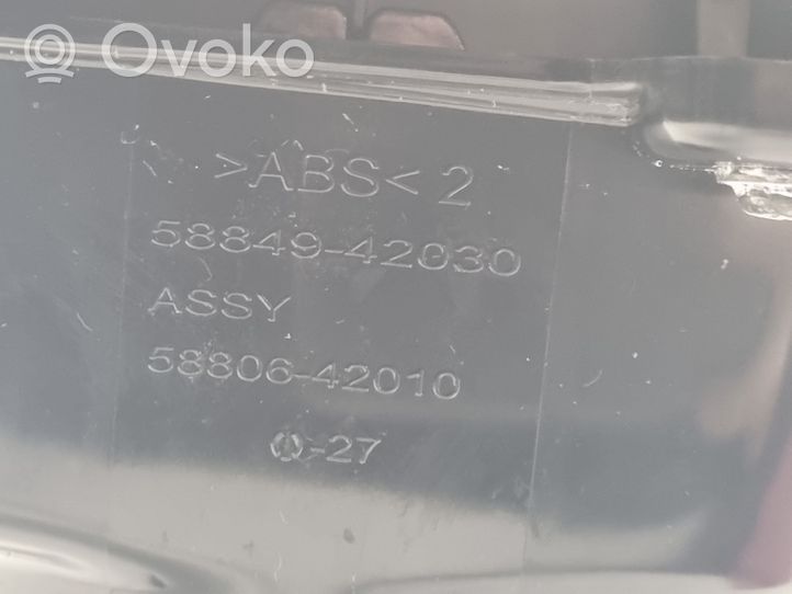 Toyota RAV 4 (XA40) Keskikonsoli 5884942030