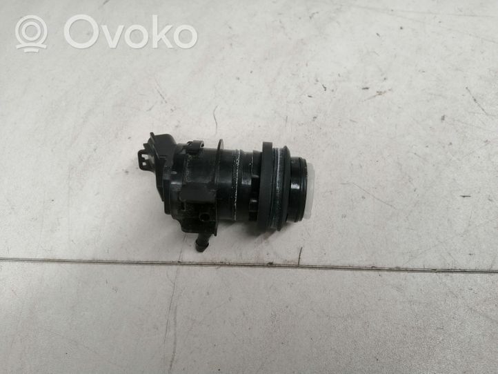 Toyota RAV 4 (XA40) Tuulilasi tuulilasinpesimen pumppu 8533060190