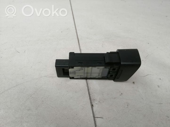 Toyota Auris E180 Przycisk / Włącznik hamulca ręcznego 15C647