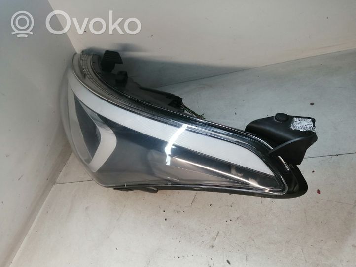 Hyundai i20 (GB IB) Lampa przednia 92101C8