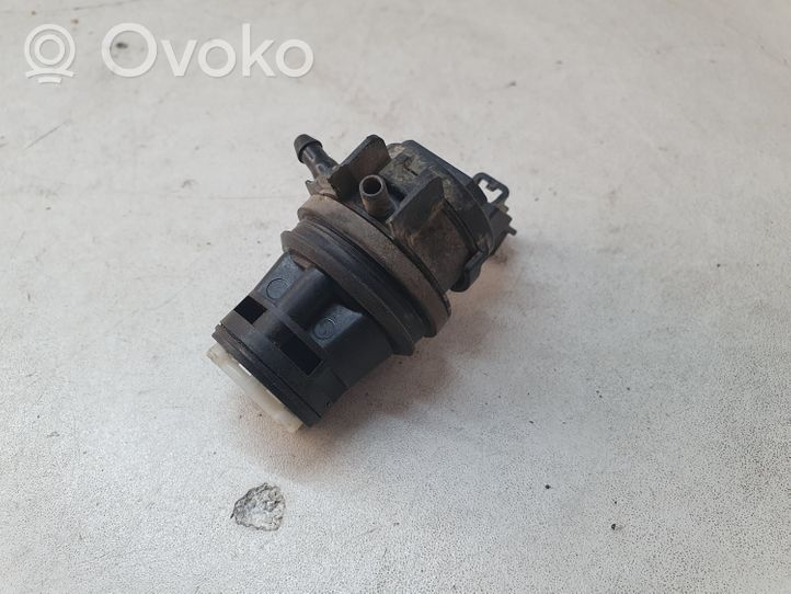 Toyota RAV 4 (XA40) Tuulilasi tuulilasinpesimen pumppu 8533060190