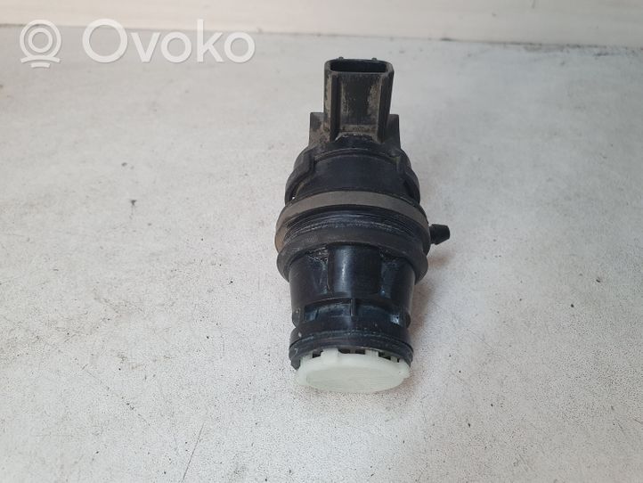 Toyota RAV 4 (XA40) Tuulilasi tuulilasinpesimen pumppu 8533060180