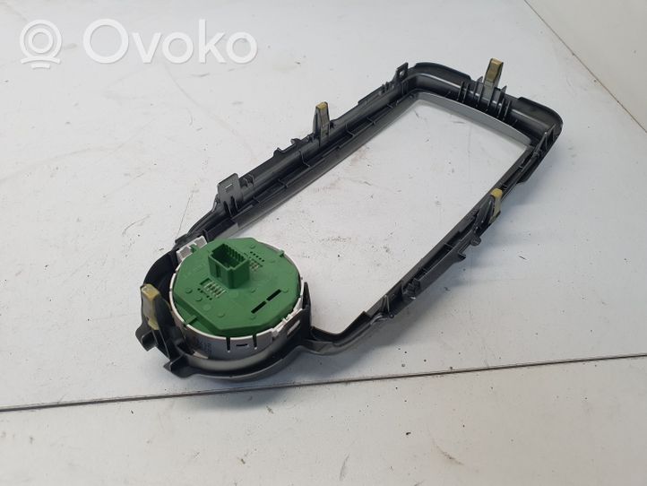 Toyota Yaris Cadre, panneau d'unité radio / GPS 864510D010