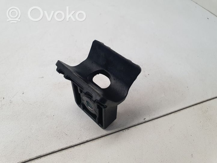 Chevrolet Cruze Radiator mount bracket 13250318