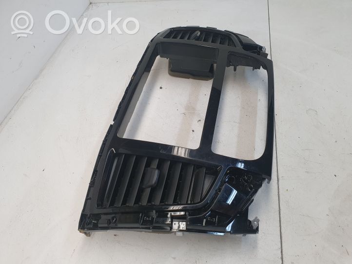 Mitsubishi L200 Radion/GPS-laitteen pääyksikön kehys 8002G0341