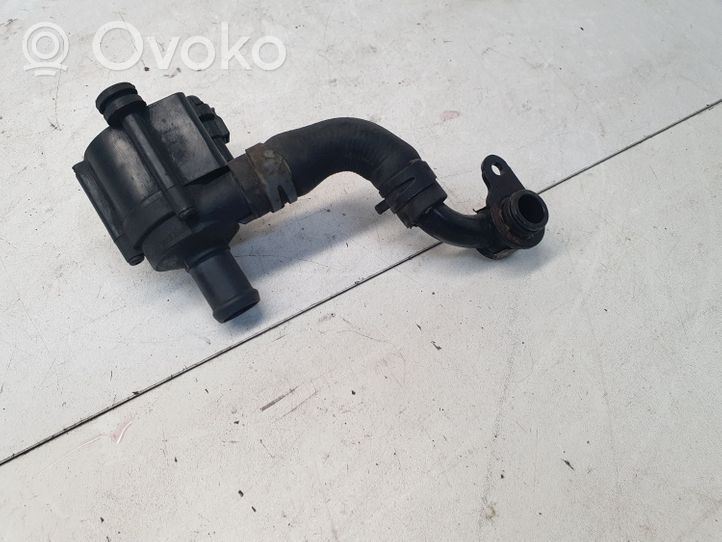 Audi A4 S4 B8 8K Pompe de circulation d'eau, chauffage auxiliaire Webasto 5Q0965561B