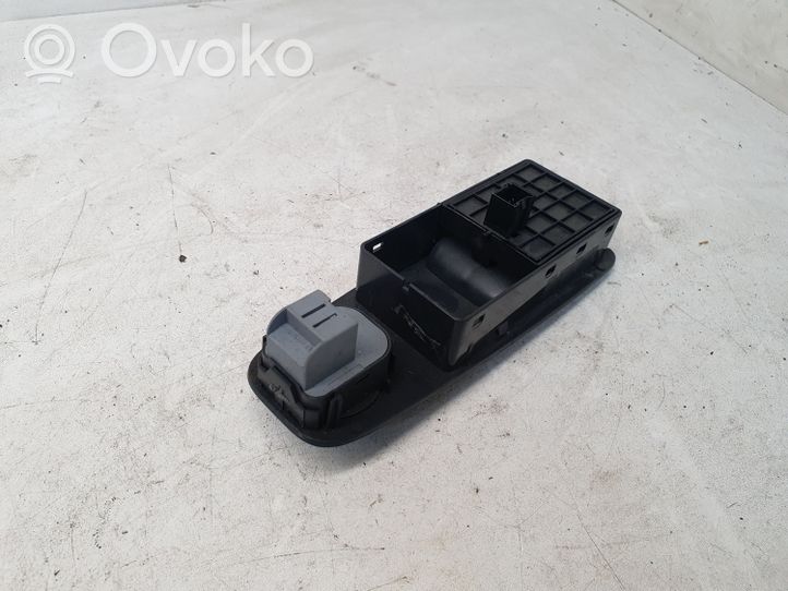 Iveco Daily 35.8 - 9 Electric window control switch B569