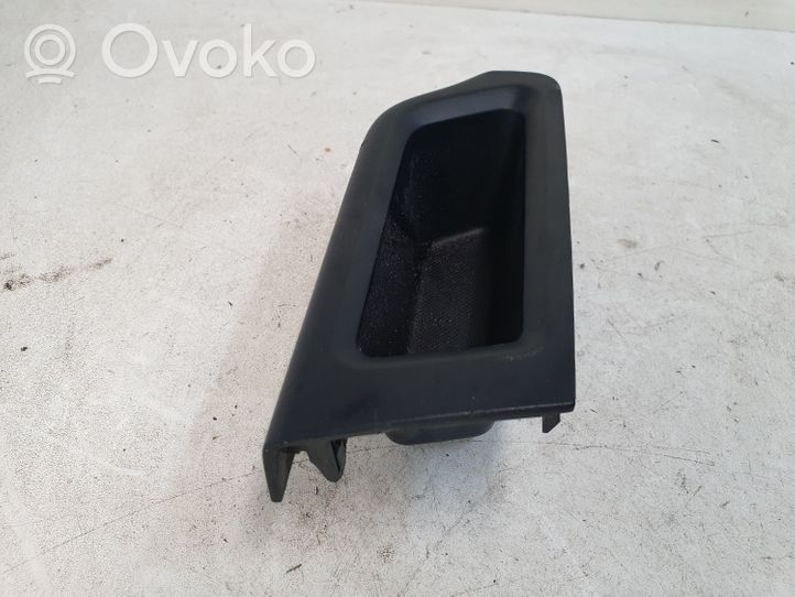 Toyota Yaris Kita salono detalė 742710D390