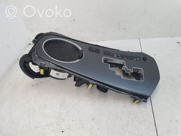 Toyota Avensis T270 Ramka drążka zmiany biegów 5562505050