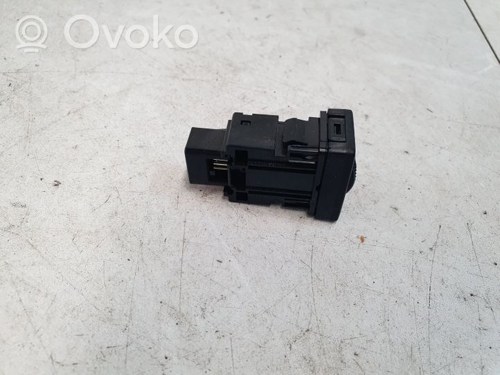 Toyota Avensis T270 Seat heating switch 453484