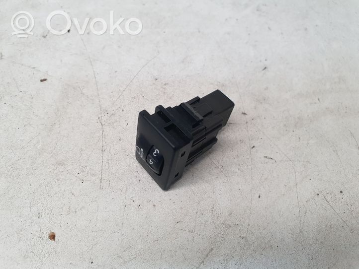 Toyota Auris E180 Przycisk / Pokrętło regulacji świateł 8415202080