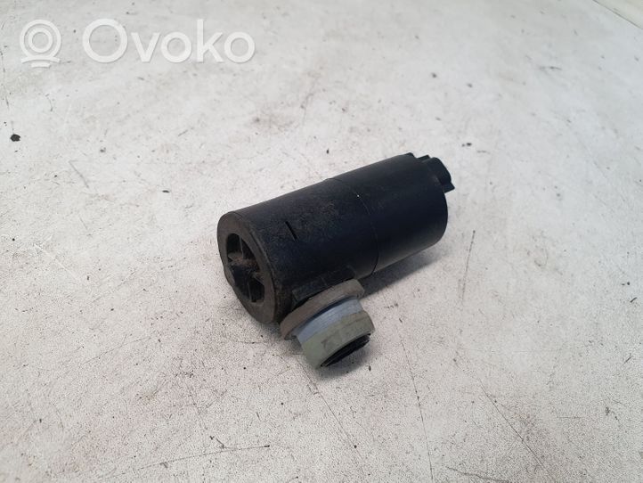 Toyota Avensis T270 Pompe de lave-glace de pare-brise 30891