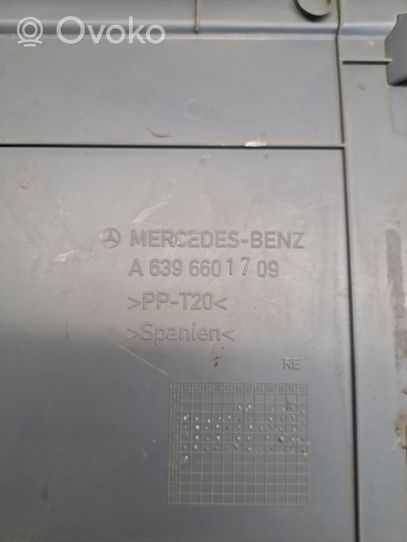 Mercedes-Benz Vito Viano W639 Autres pièces intérieures A6396601709