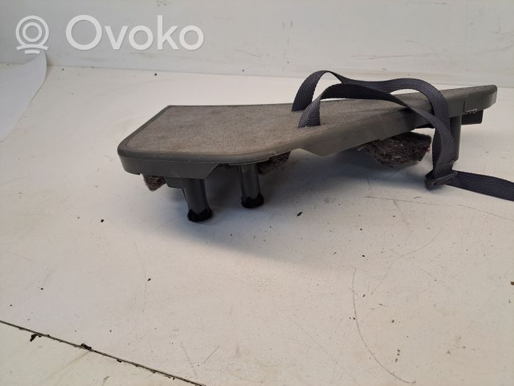 Toyota Prius (XW20) Moldura lateral de la consola central trasera 5841747010