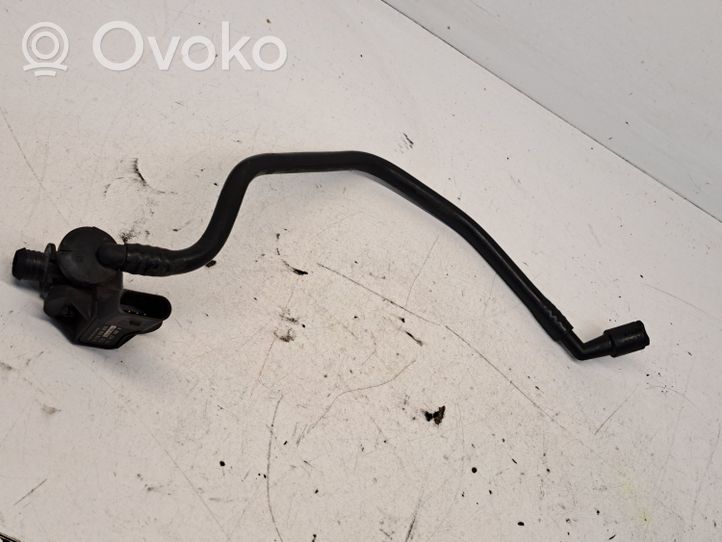 Volkswagen PASSAT B6 Tuyau sous vide 3C0612041