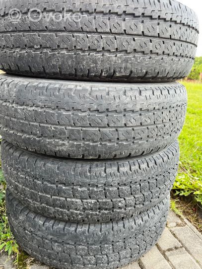 Mercedes-Benz Sprinter W906 Pneus d'hiver R16 C 225/75 R16