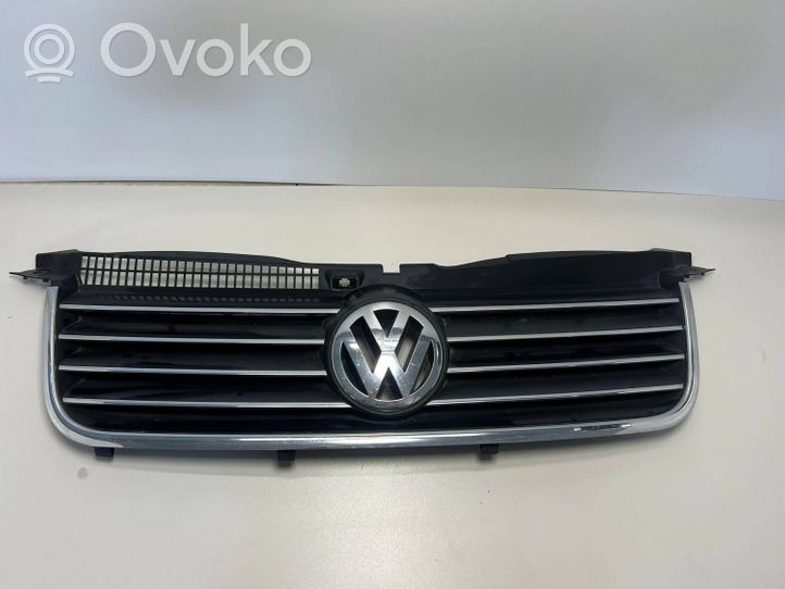 Volkswagen PASSAT B5.5 Etupuskurin ylempi jäähdytinsäleikkö 3B0853651J