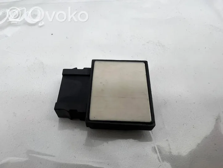 Opel Astra J Sensor de temperatura interna/externa 013231068