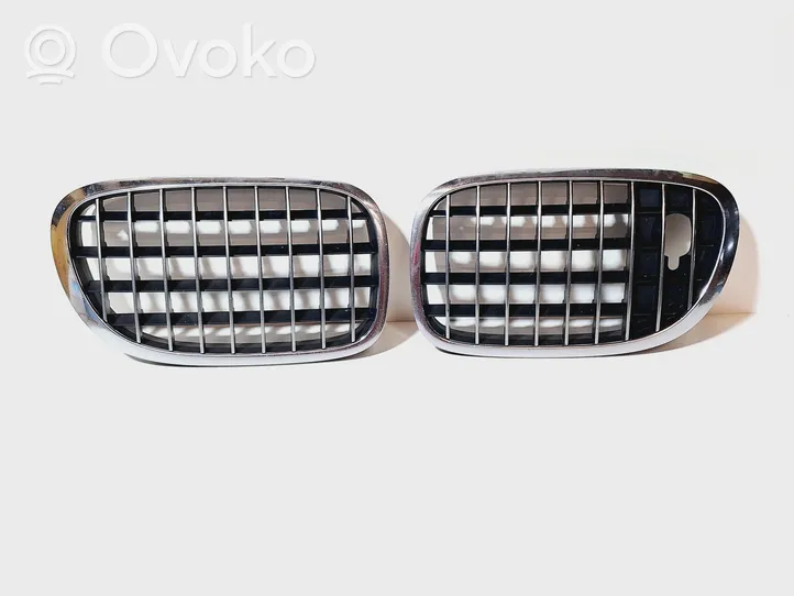 BMW 7 F01 F02 F03 F04 Maskownica / Grill / Atrapa górna chłodnicy 51137203198