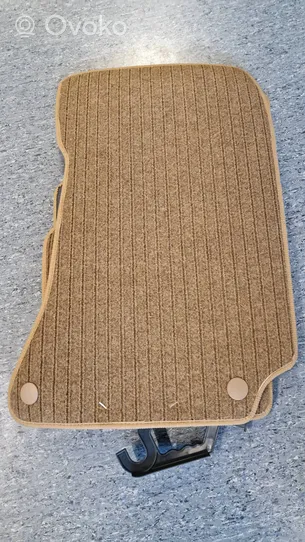 Mercedes-Benz E W212 Auton lattiamattosarja kilim