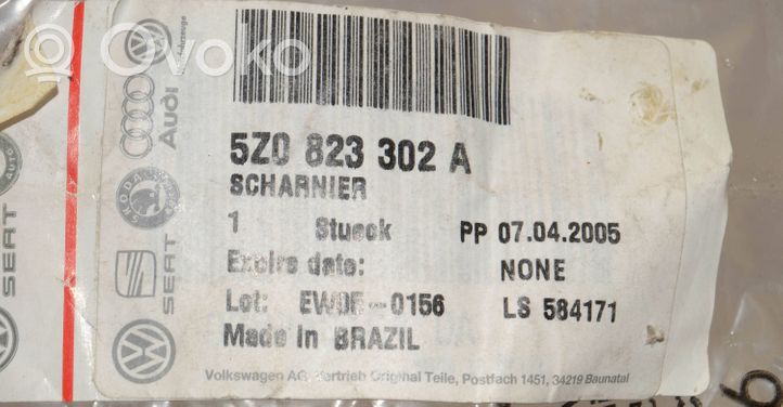 Volkswagen Fox Cerniere del vano motore/cofano 5Z0823302A