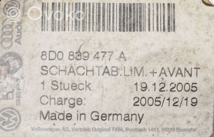 Audi A4 S4 B5 8D Listwa / Uszczelka szyby drzwi tylnych 8D0839477A