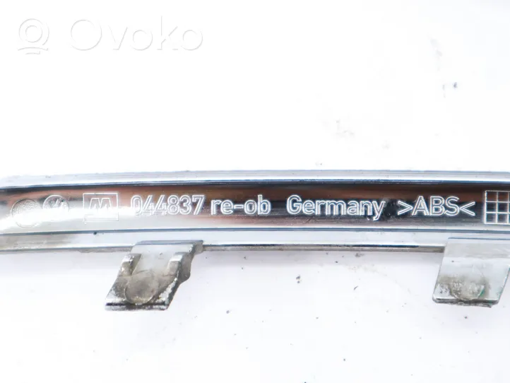 Volkswagen PASSAT CC Maskownica / Grill / Atrapa górna chłodnicy 044837