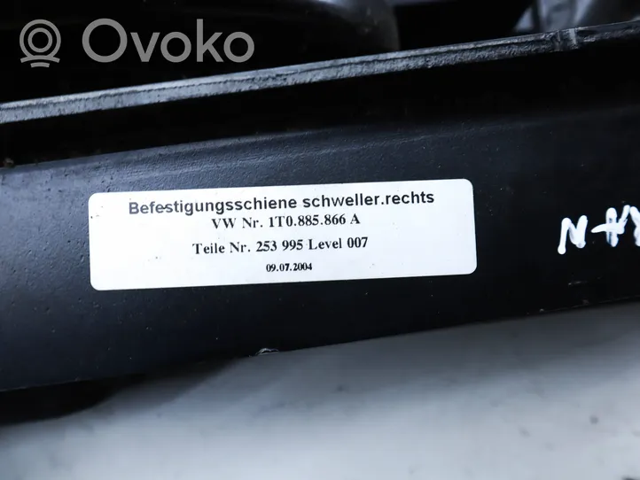 Volkswagen Touran I Kolmannen istuinrivin istuimet 1T0885866A