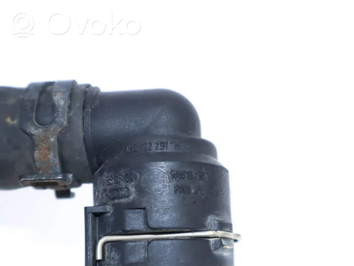 Volkswagen PASSAT CC Moottorin vesijäähdytyksen putki/letku 3C0121156BD