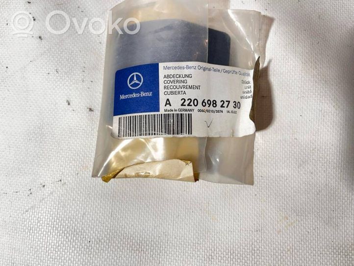 Mercedes-Benz E W210 Pare-boue arrière A2206982730