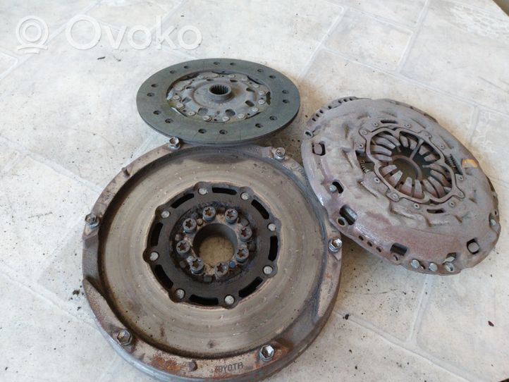 Toyota Corolla Verso AR10 Kit d'embrayage 134500R010