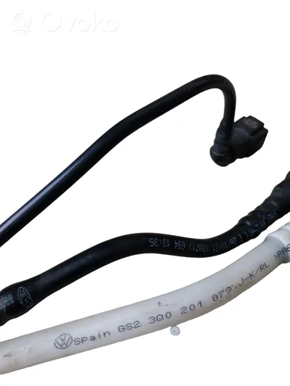 Volkswagen PASSAT B8 Fuel line pipe 3Q0201079