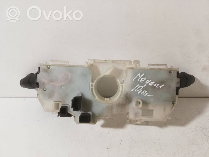 Renault Megane III Leva/interruttore dell’indicatore di direzione e tergicristallo 255670019R