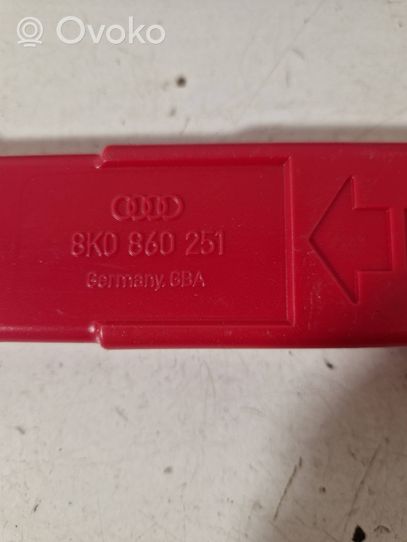 Audi Q3 8U Avarinis ženklas 8K0860251