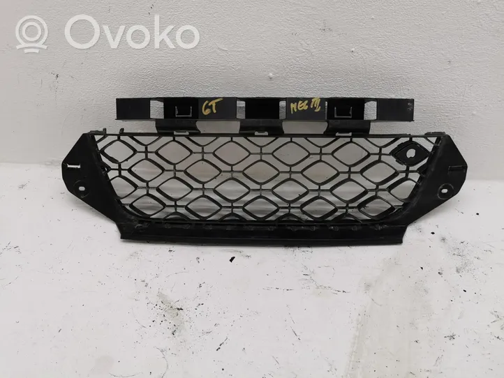 Renault Megane III Grille inférieure de pare-chocs avant 