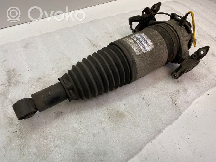 Volkswagen Touareg II Ammortizzatore posteriore a sospensione pneumatica 7P6616020J