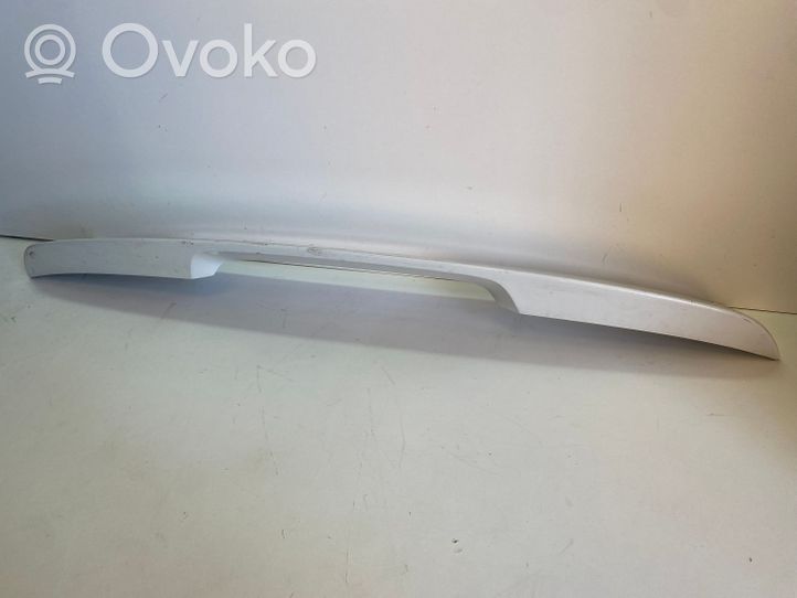 Volkswagen Touareg II Spoiler del portellone lunotto posteriore 7P6827933