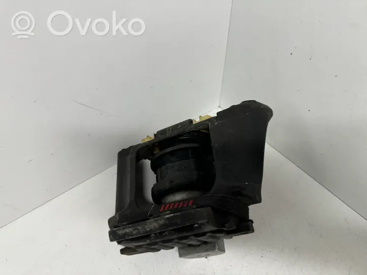 Volvo XC90 Engine mount bracket 31330588