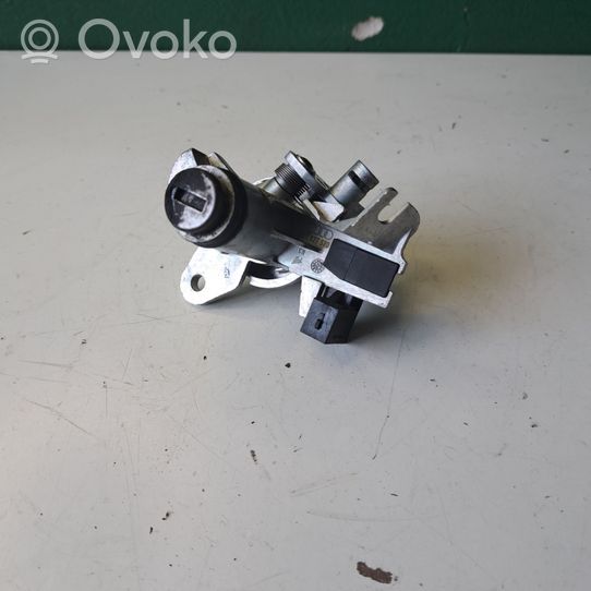 Audi A4 S4 B6 8E 8H Takaluukun ulkopuolinen lukko 8E0827573