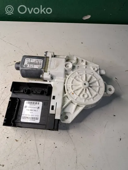 Volkswagen Tiguan Moteur de lève-vitre de porte avant 1K0959792J