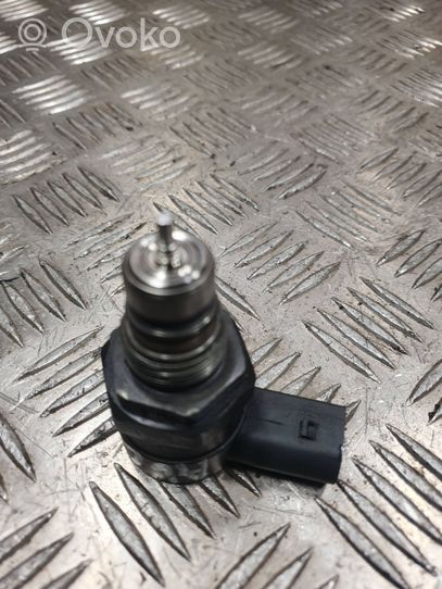 Audi A6 S6 C6 4F Sensor de presión de combustible 057130764B