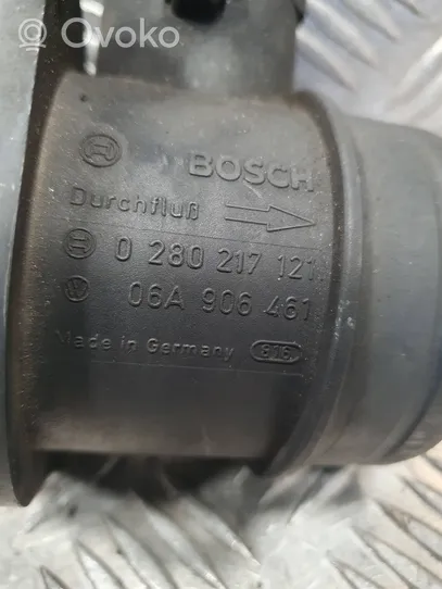 Volkswagen Bora Przepływomierz masowy powietrza MAF 06A906461