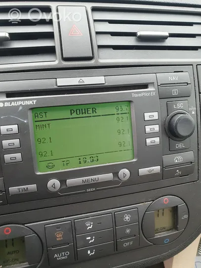 Ford Focus C-MAX Radio/CD/DVD/GPS-pääyksikkö 4M5T18K931CC